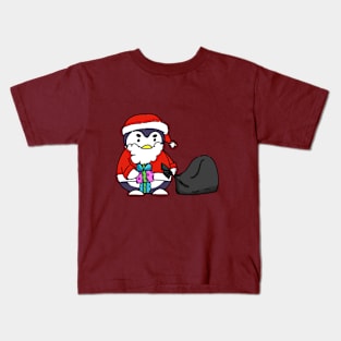 penguin with giftChristmas Kids T-Shirt